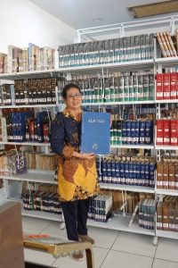 Penyerahan Alkitab Besar Milik Pdt. H.L. Senduk ke Museum Pentakosta