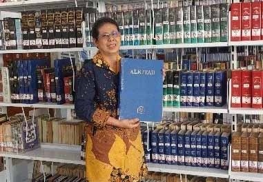 Read more about the article Penyerahan Alkitab Besar Milik Pdt. H.L. Senduk ke Museum Pentakosta