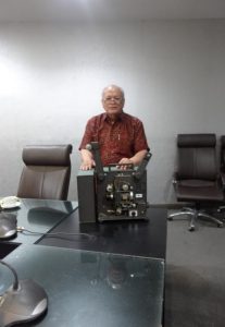 Penyerahan Proyektor ke Museum Pentakosta